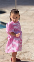 Carregue a imagem no visualizador da Galeria, Vestido Carol - Rosa Listrado