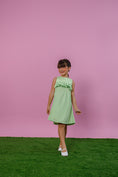 Carregue e reproduza o vídeo no visualizador da Galeria, Vestido Gessica - Verde

